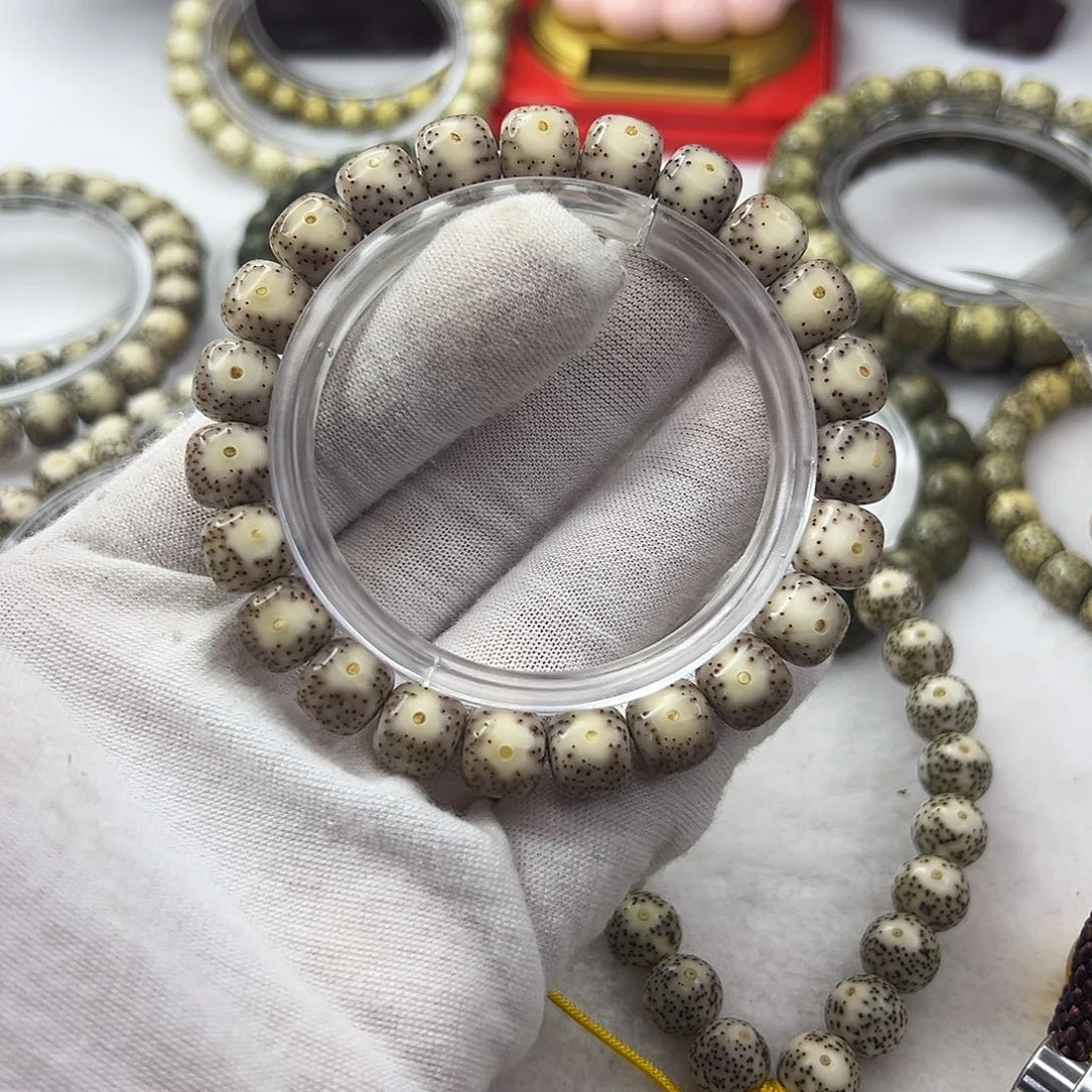 吊坠星月菩提10×9粉冰大眼睛72