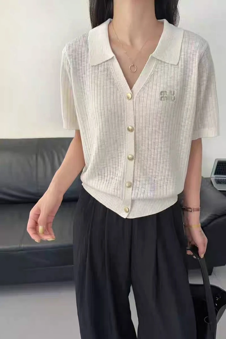 字母夏季刺绣女短袖V领针织衫白色气质韩版女团减龄冰丝上衣