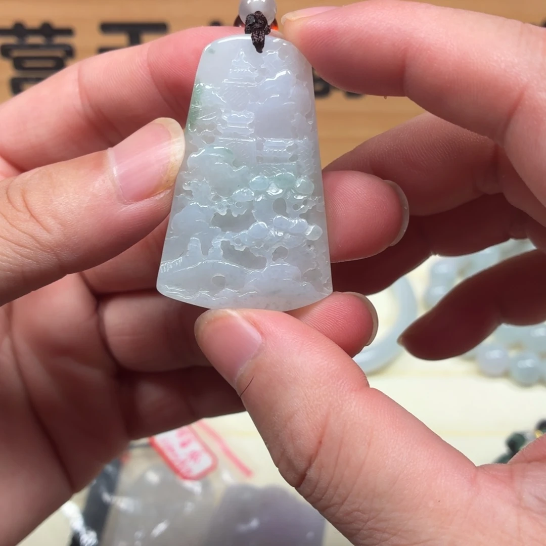 颈饰未镶嵌翡翠山水牌