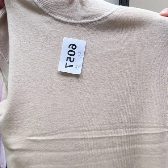 羊绒白色无袖半高领6057