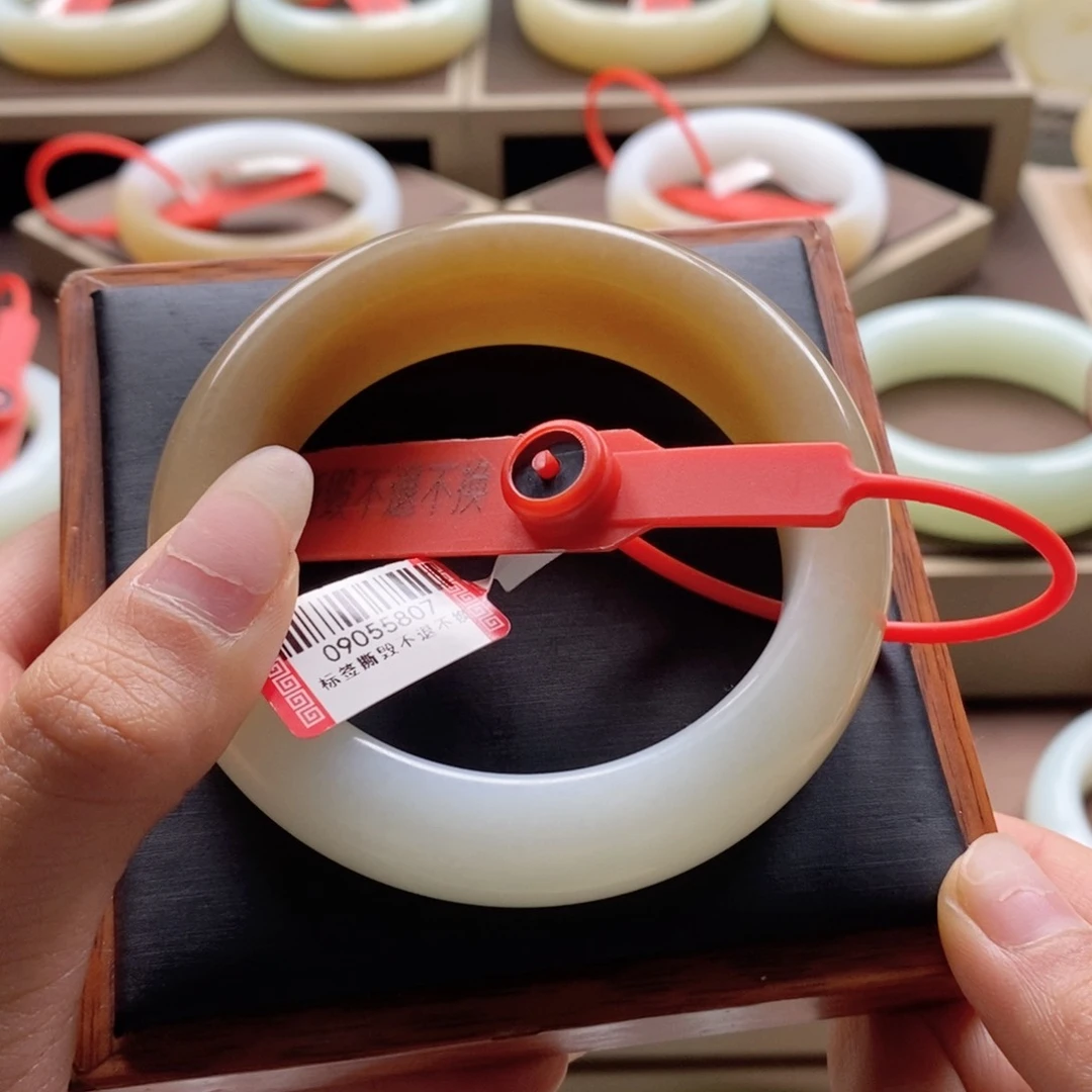 未镶嵌手镯和田玉椰*