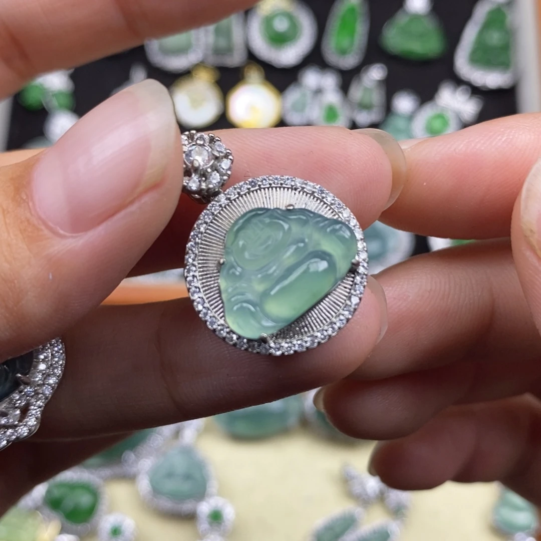 颈饰未镶嵌翡翠天然