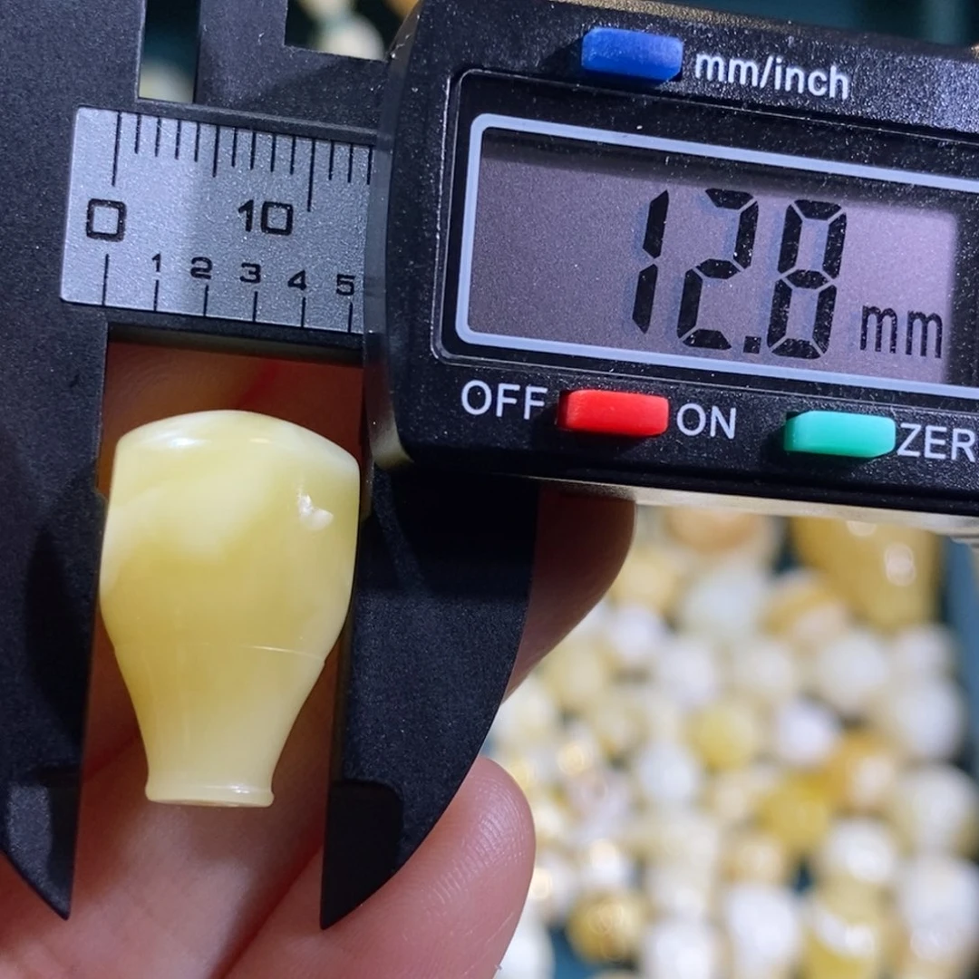 蜜蜡裸石未镶嵌配饰