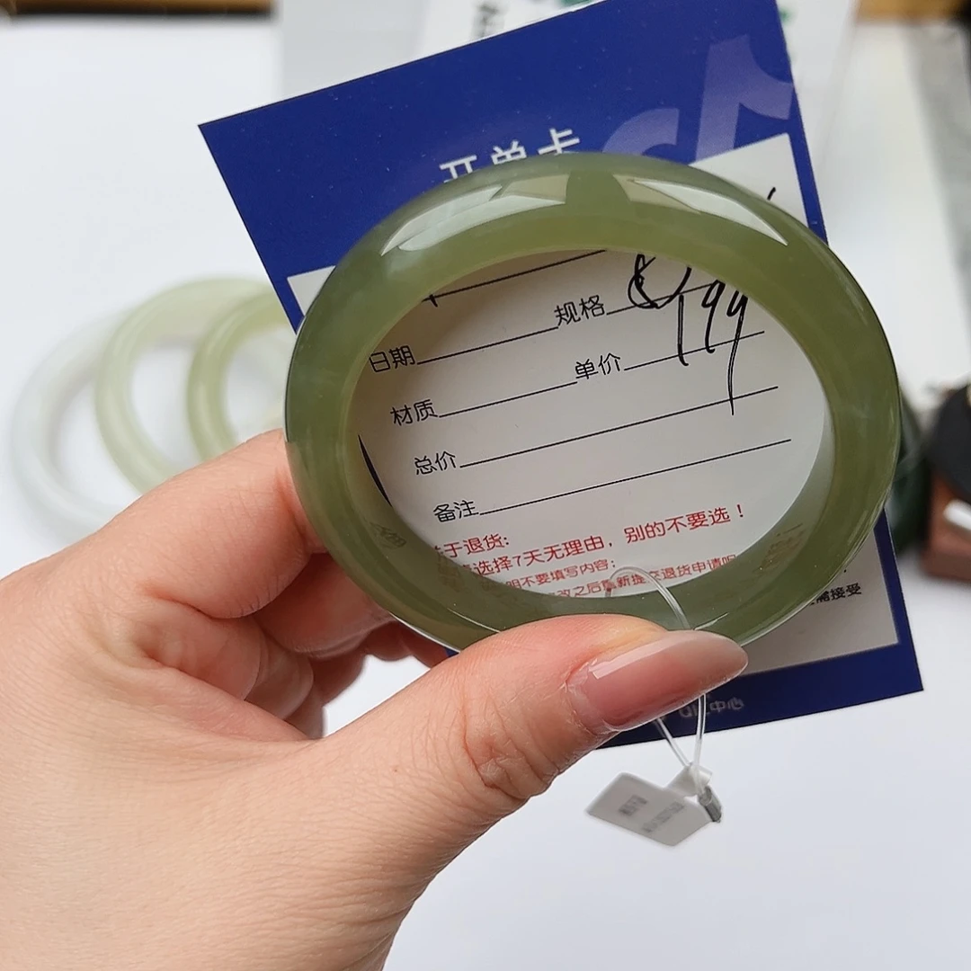 和田玉未镶嵌手镯