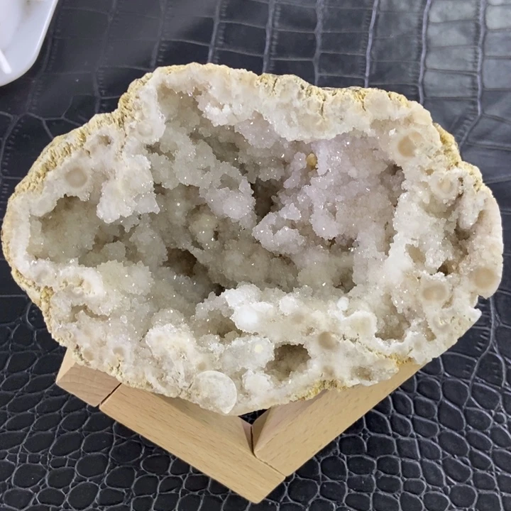 水晶白晶洞未镶嵌