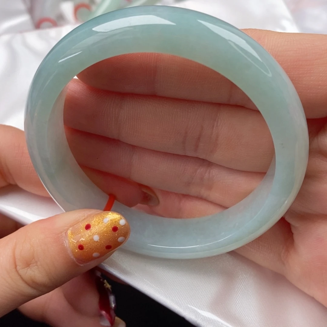 翡翠手镯未镶嵌58圈口