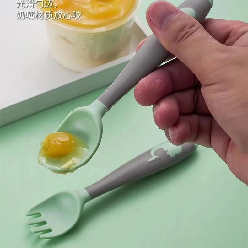 宝宝学吃饭训练叉勺可弯曲耐高温微波炉适用餐具辅食工具叉勺餐具