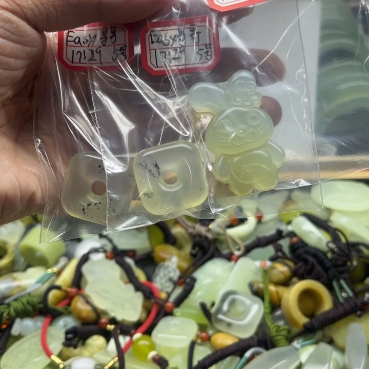 E***哥未镶嵌蛇纹石玉手镯