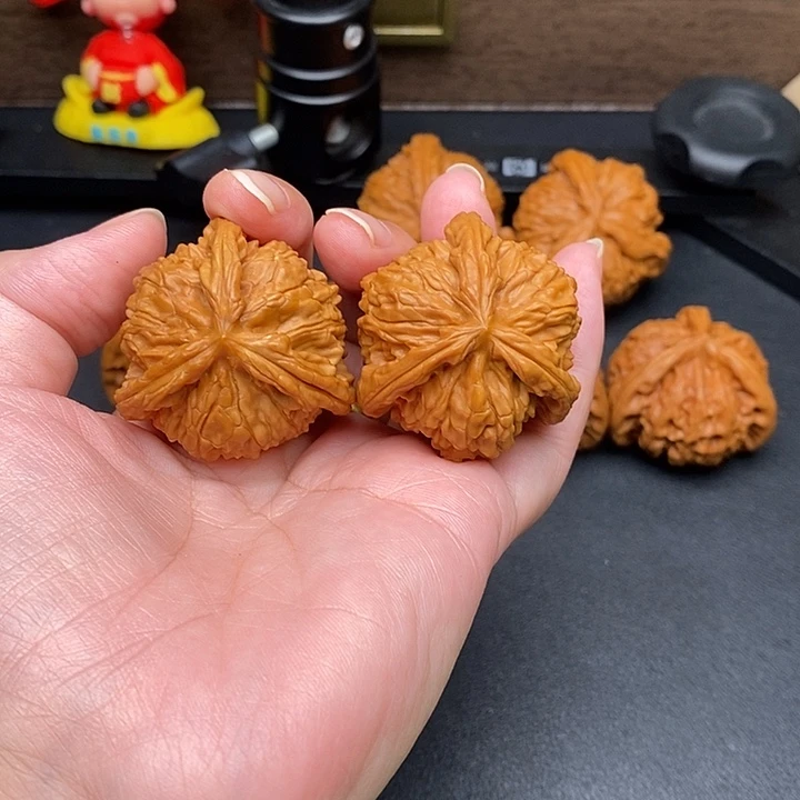 用***7文玩核桃把件白奔