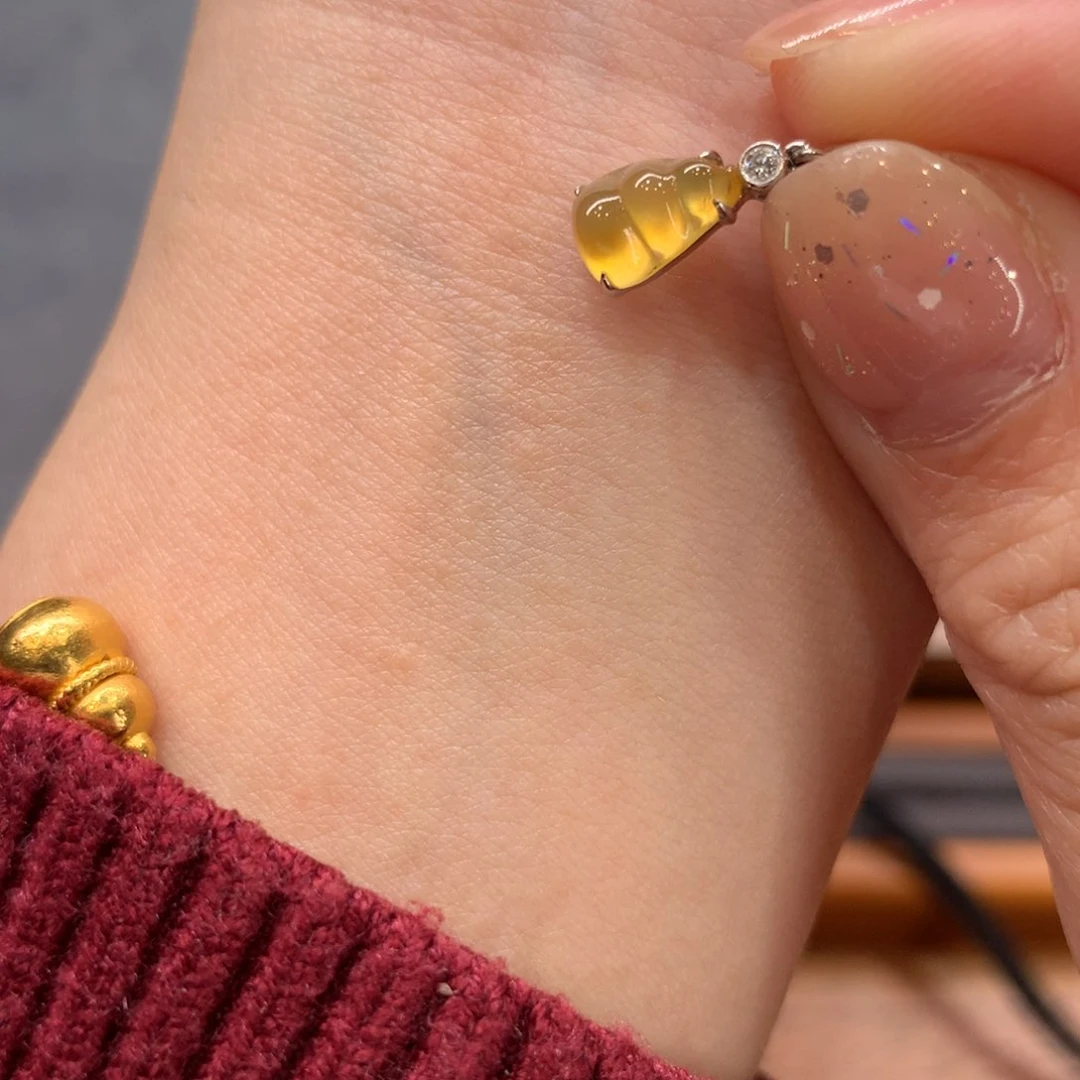 翡翠颈饰18K金镶嵌L***a吊坠