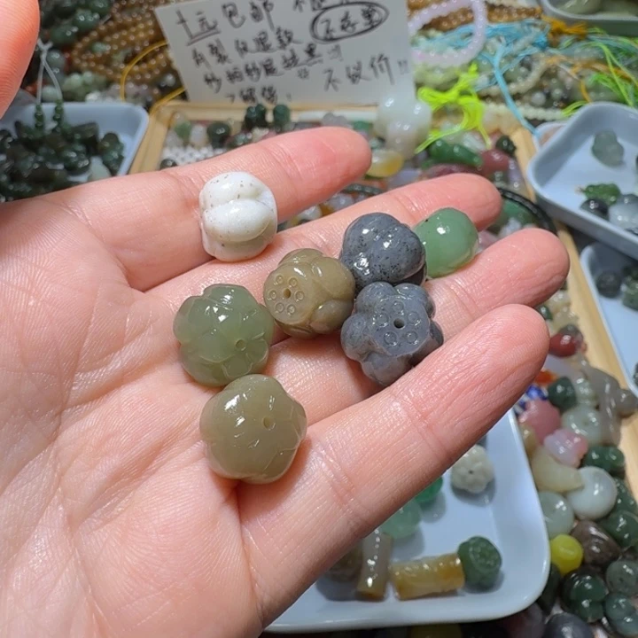 和田玉未镶嵌珠宝半成品辞*