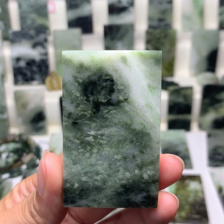 独山玉未镶嵌颈饰