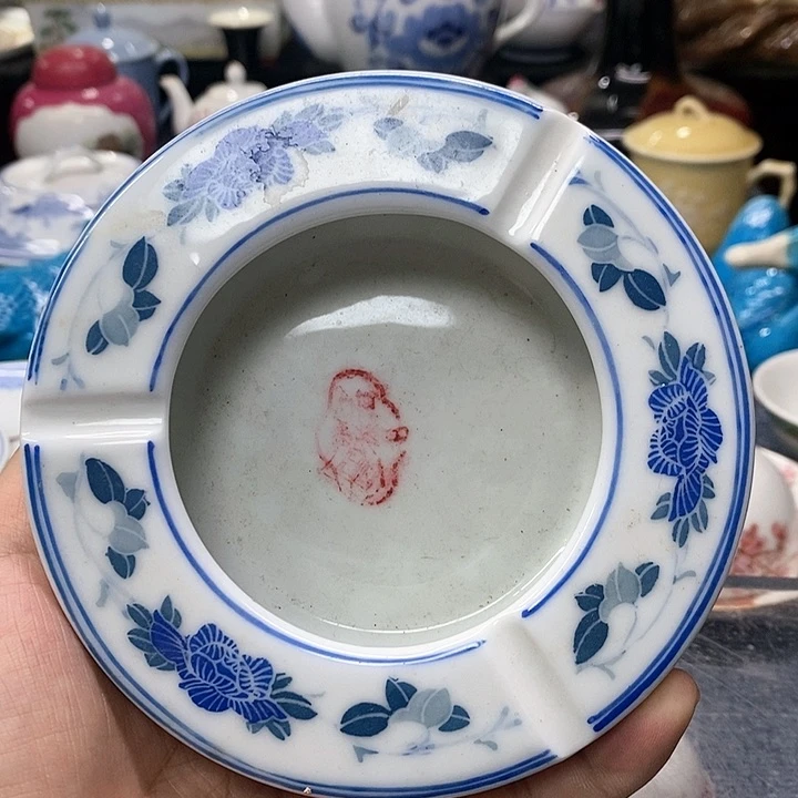 陶瓷烟灰缸，完整如图