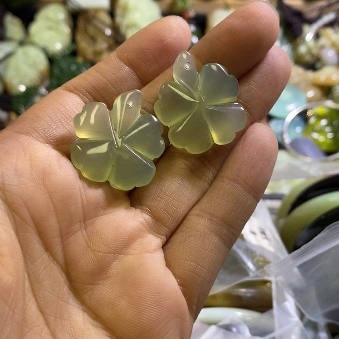 未镶嵌岫玉耳环一对
