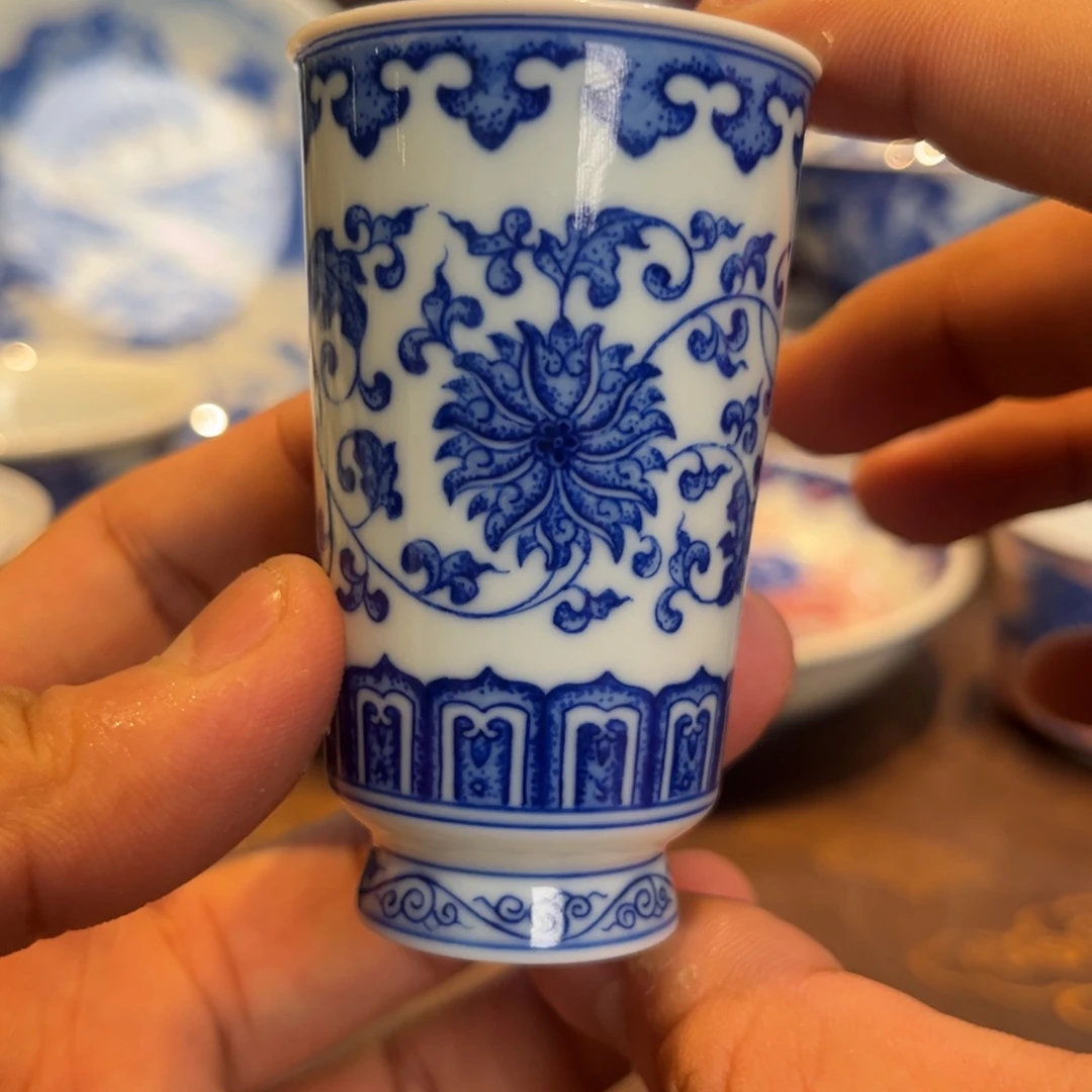 青花缠枝莲闻香杯