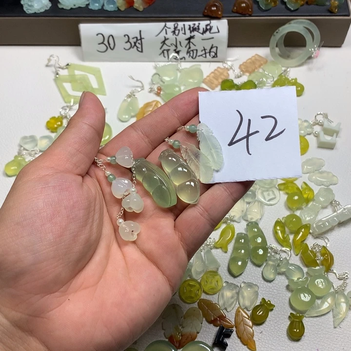 车***蛇纹石玉合金耳钉
