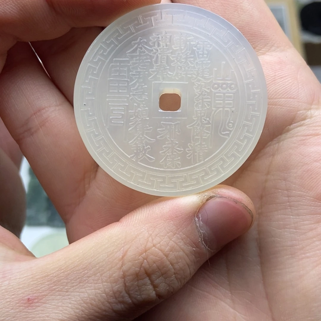 蛇纹石玉颈饰未镶嵌火**球