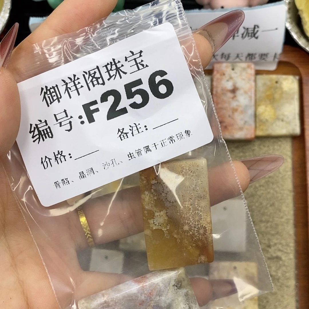 石英质玉吊坠(不含链)足银镀金镶嵌此****)