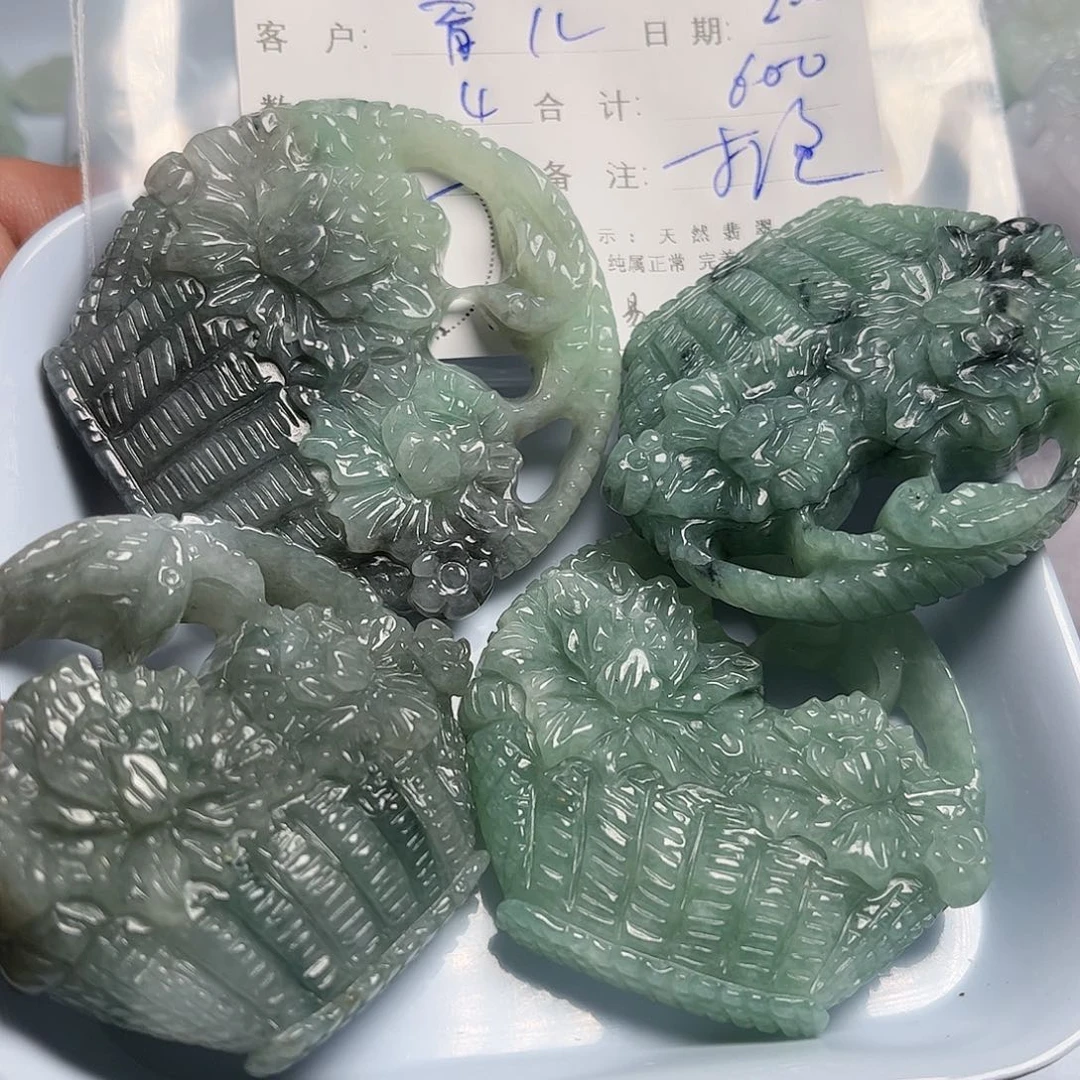 翡翠颈饰未镶嵌育****?