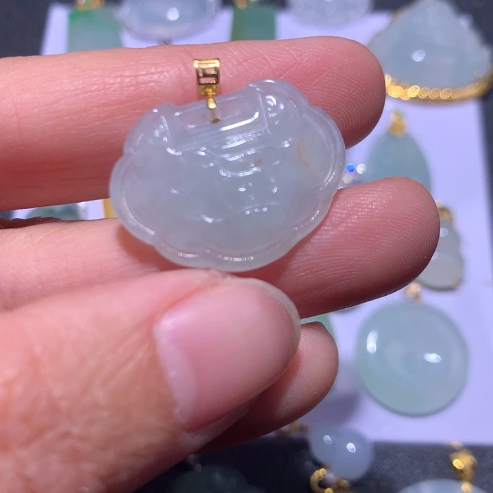 翡翠颈饰18K金镶嵌翡翠