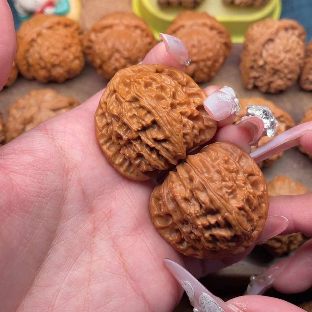 文玩核桃把件全品精配红皮三角白39