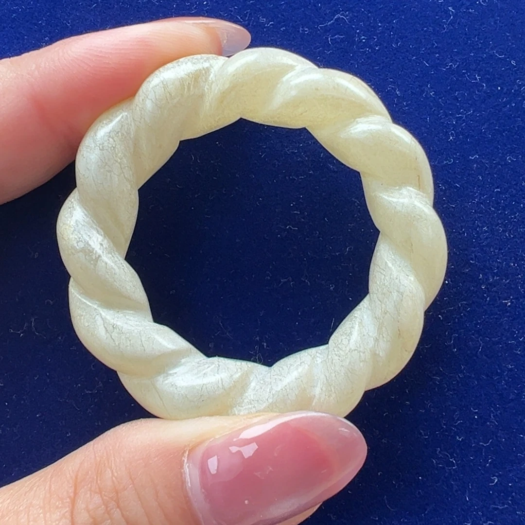 石英质玉未镶嵌颈饰