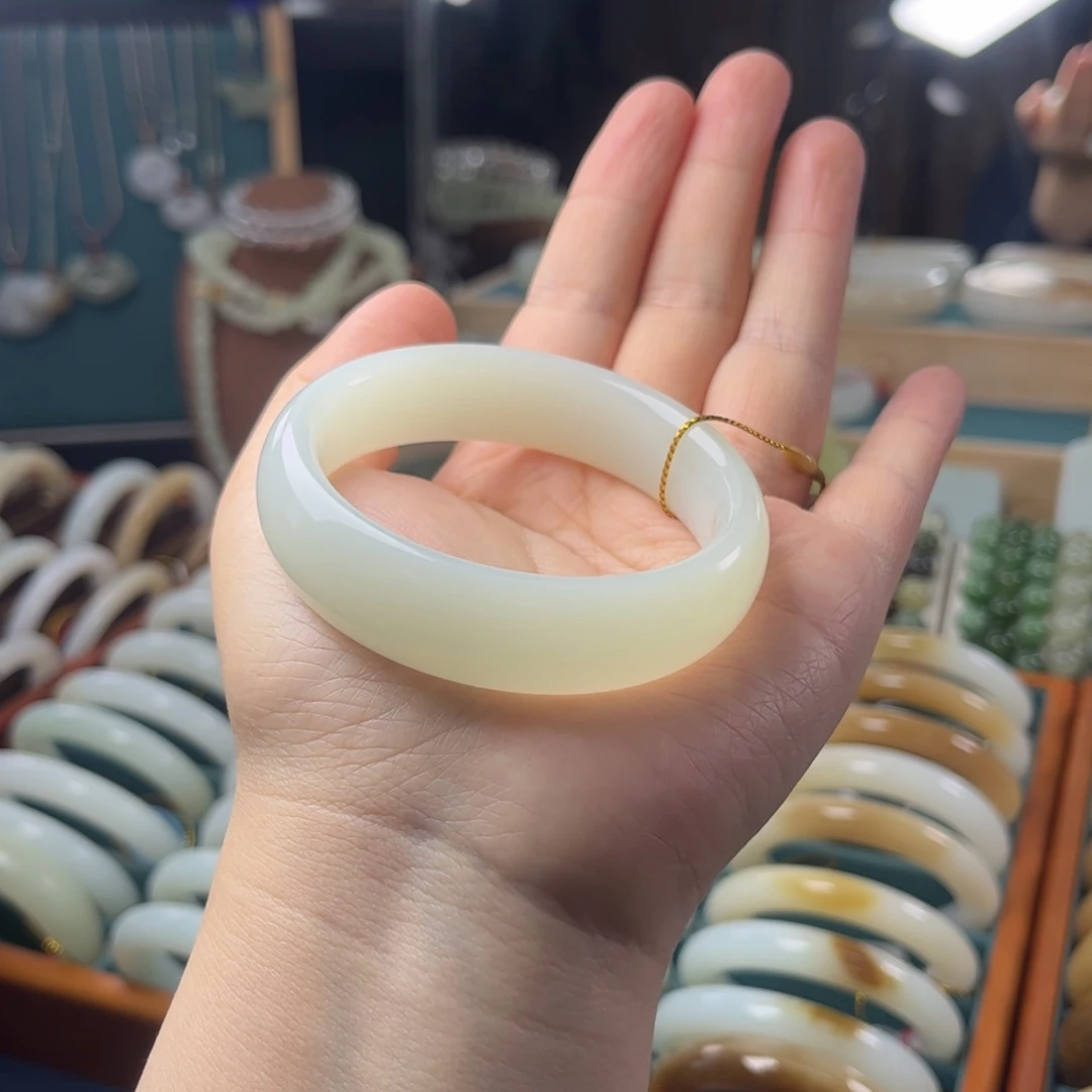 和田玉未镶嵌手镯