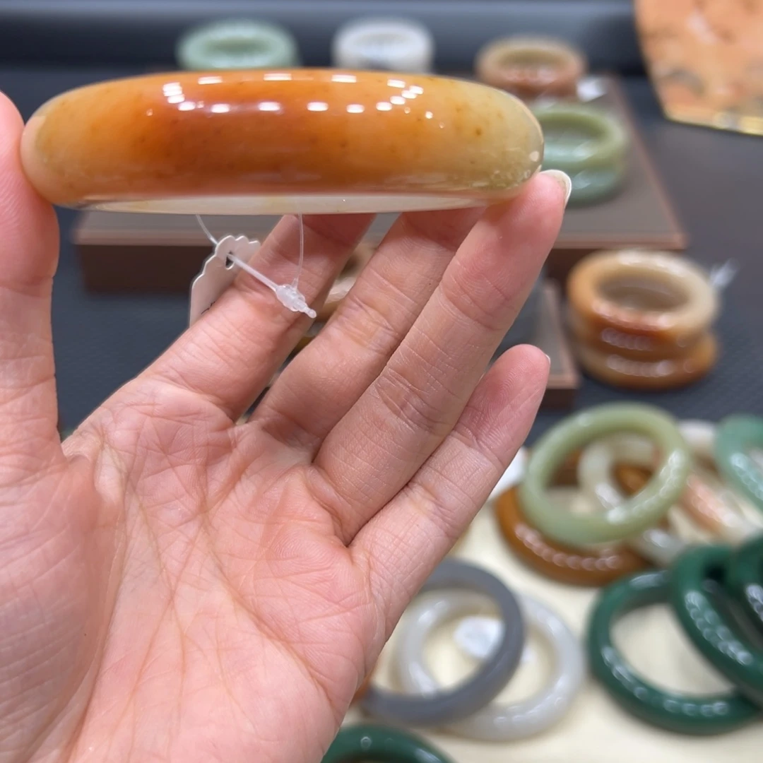石英质玉未镶嵌手镯