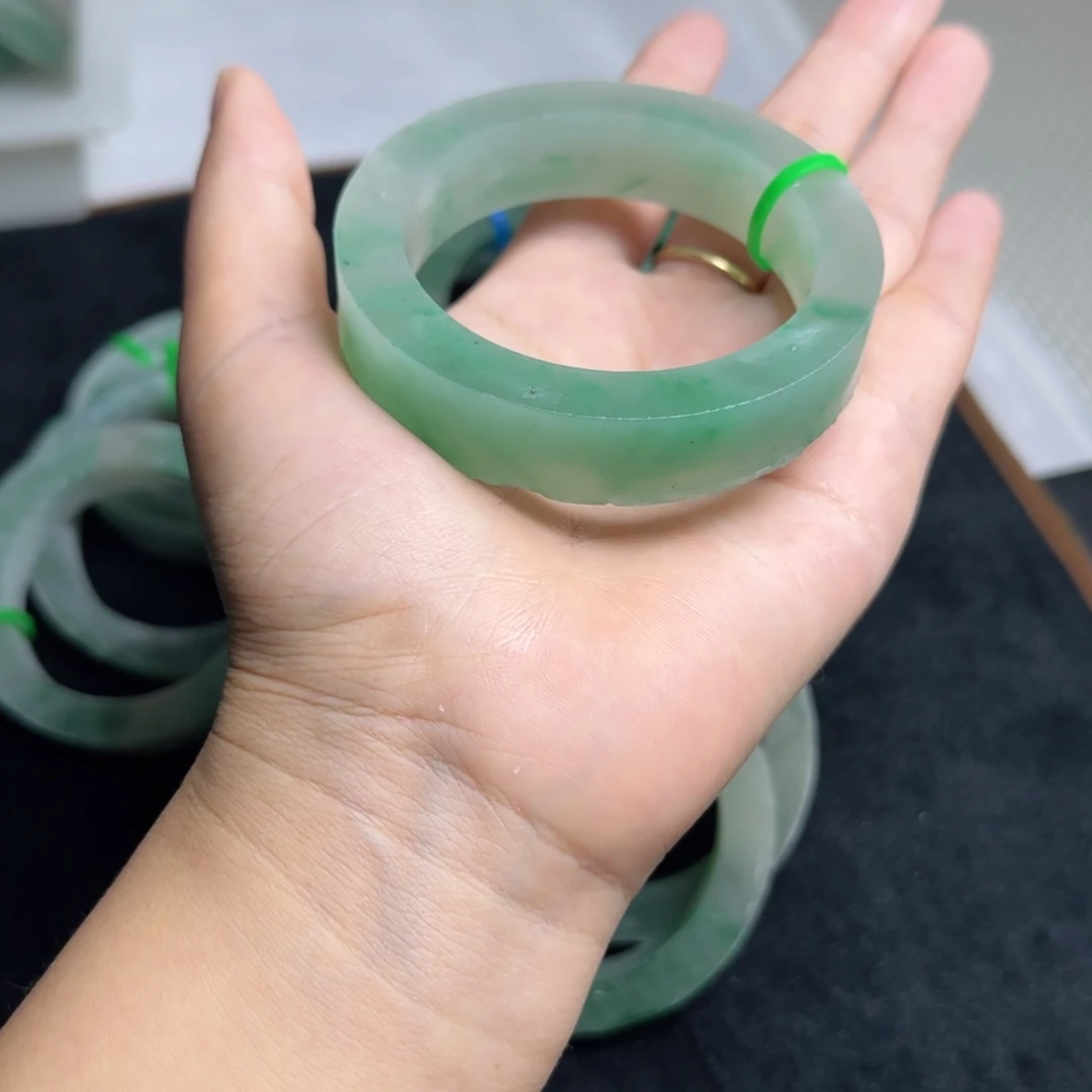 羊****定制石英质玉（非洲翠）定制不退换