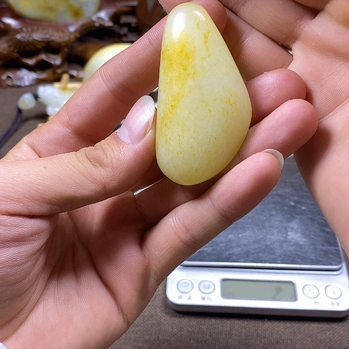 和田玉未镶嵌把件