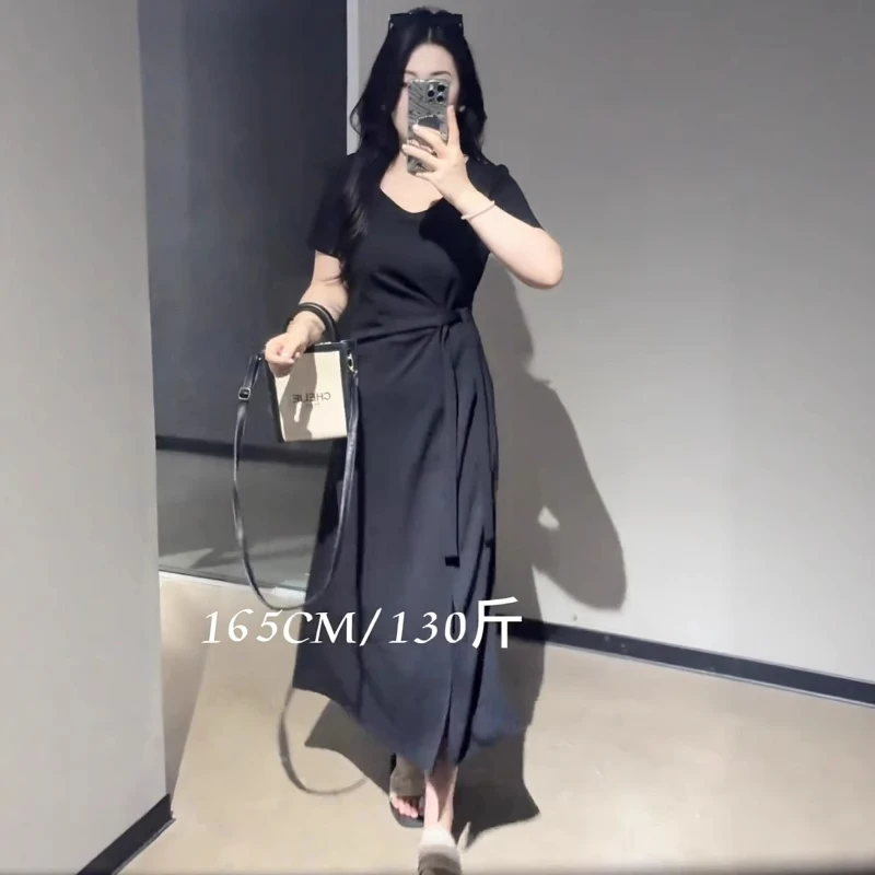 大码女装夏季时尚设计感连衣裙胖mm收腰遮肉显瘦赫本风精致小黑裙