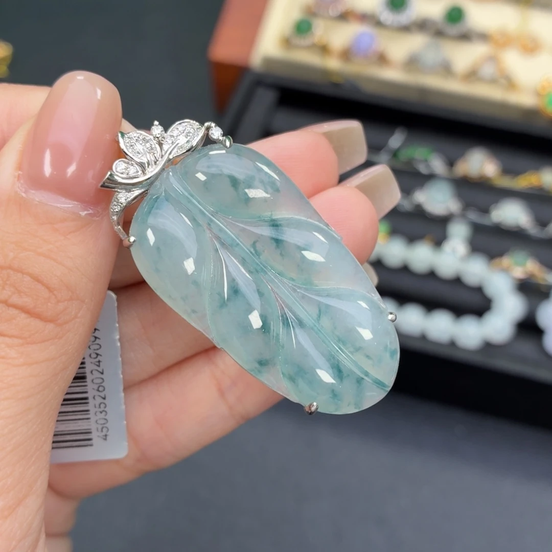 翡翠18K金镶嵌颈饰