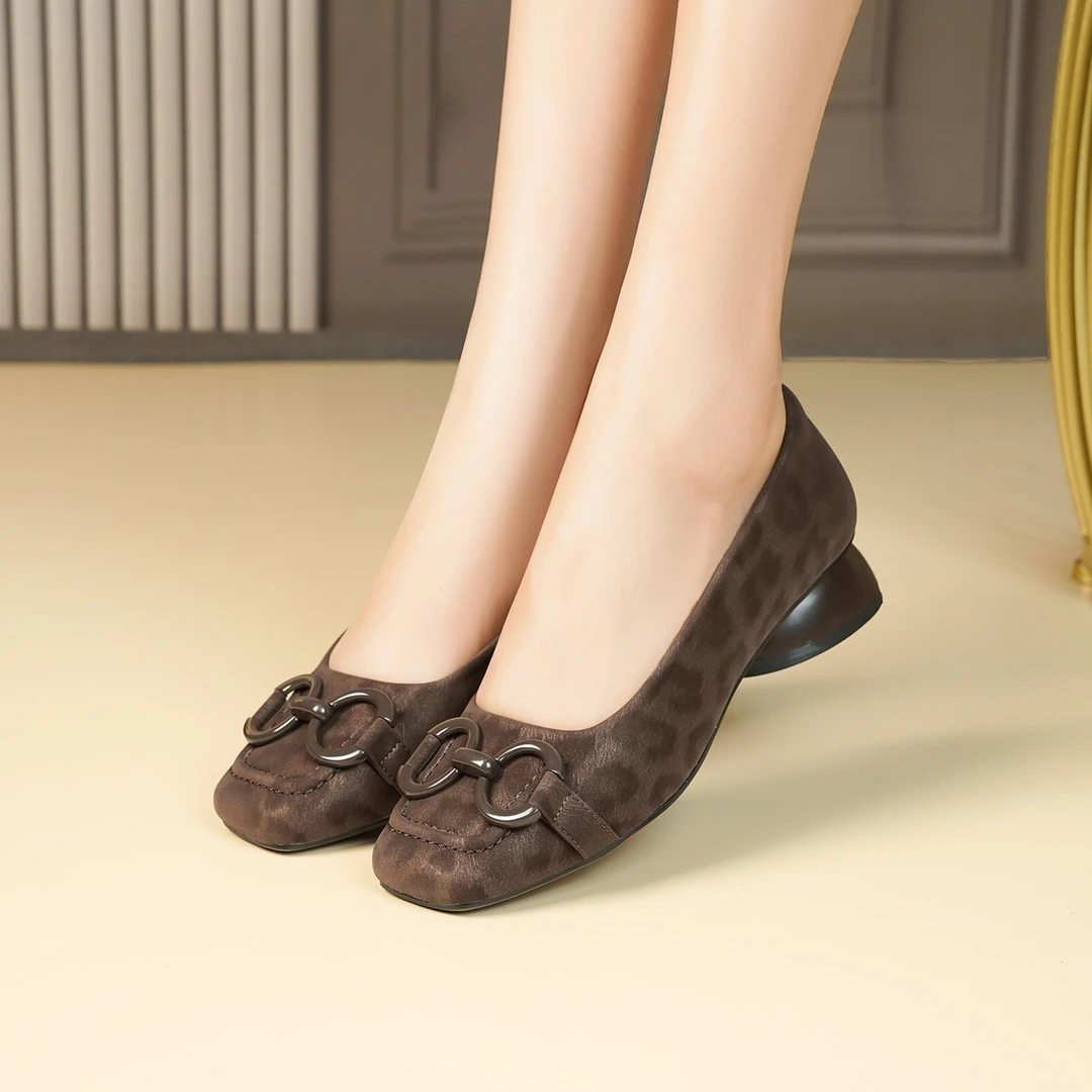 法式复古豹纹低跟单鞋女软底真皮方头浅口奶奶鞋通勤百搭小皮鞋