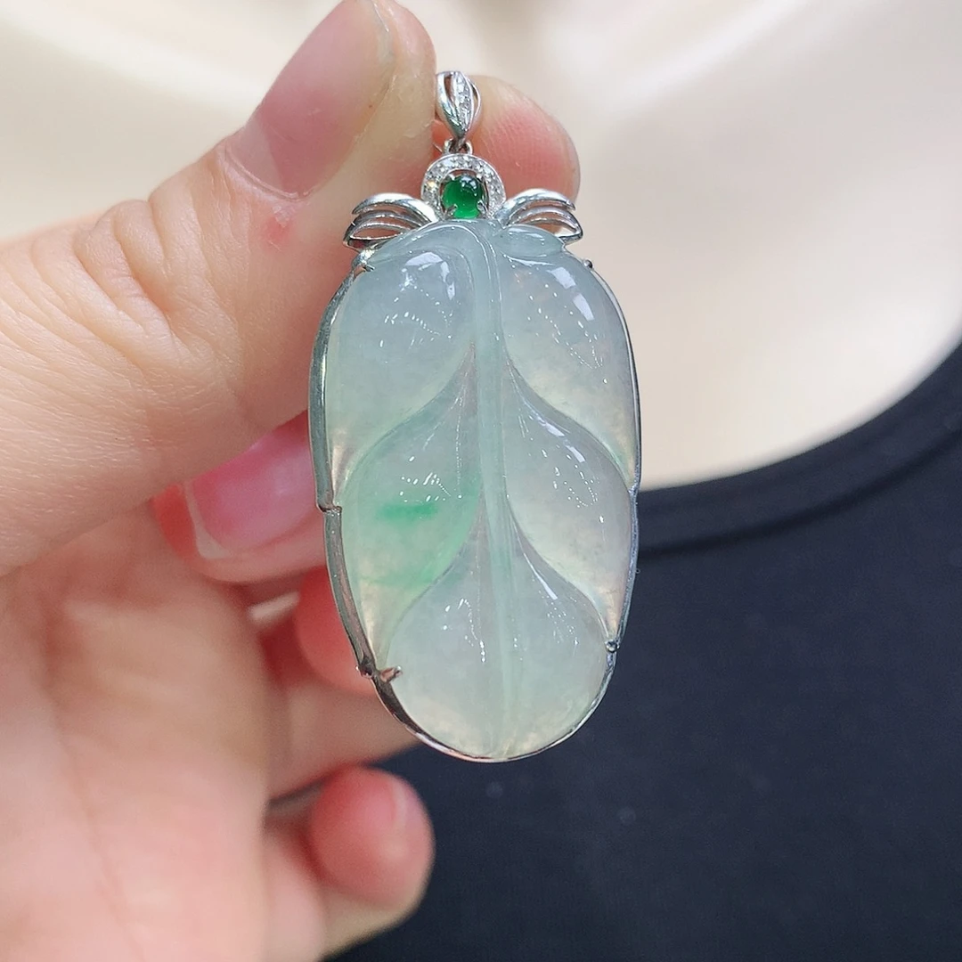 翡翠颈饰18K金镶嵌叶子