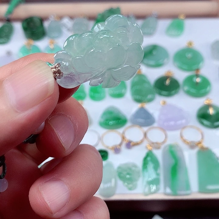 颈饰未镶嵌翡翠吊坠