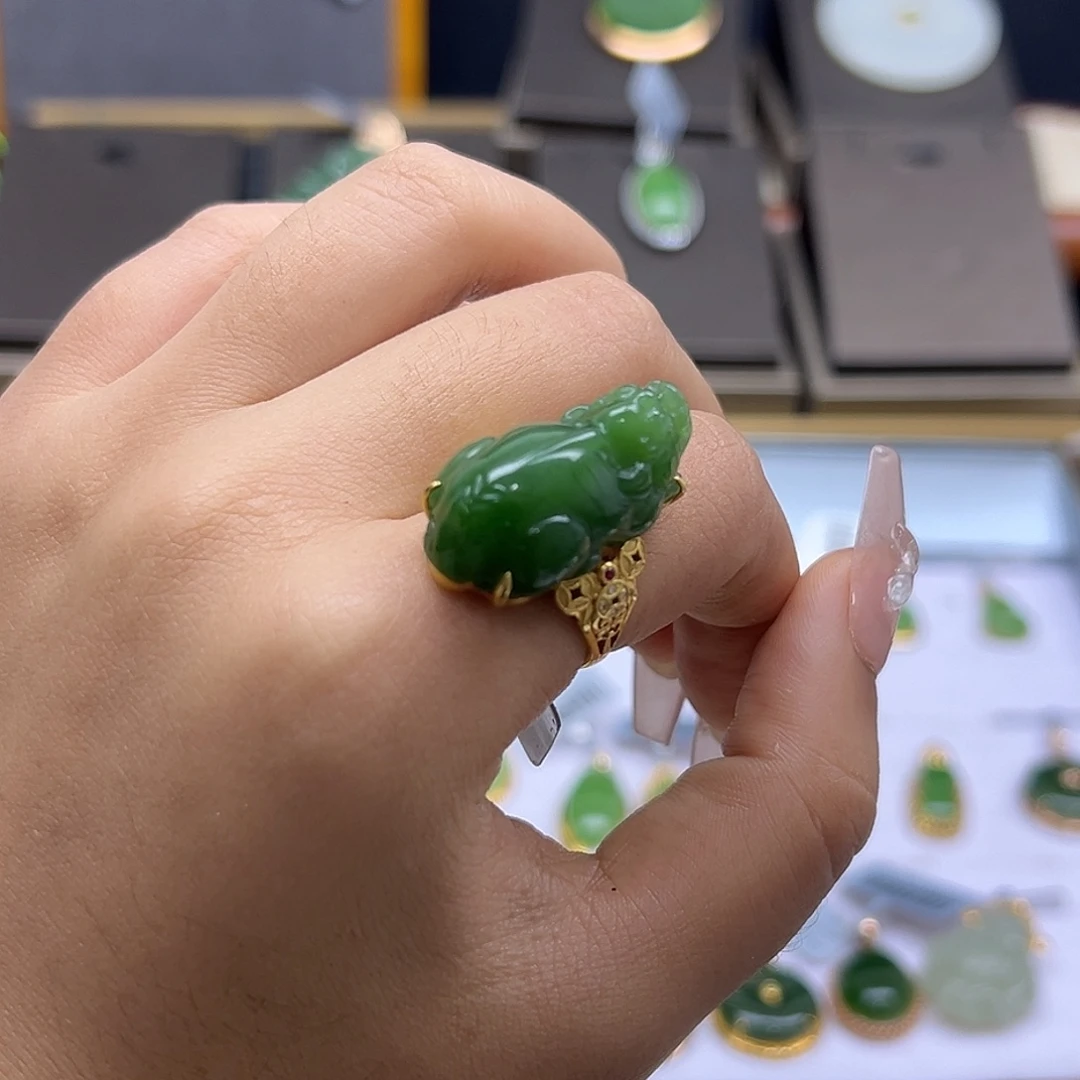 和田玉18K金镶嵌戒指