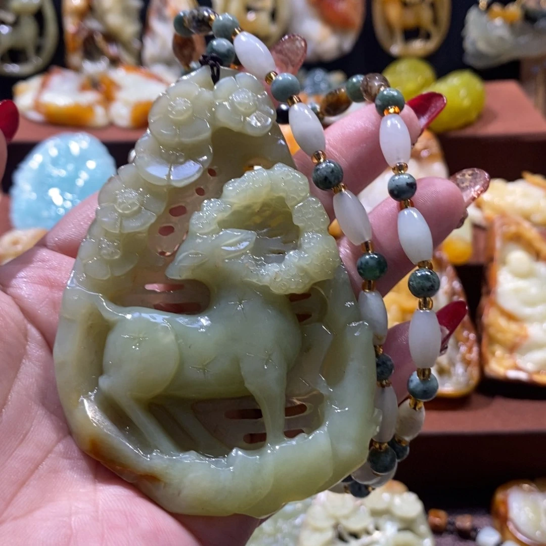 蛇纹石玉颈饰未镶嵌