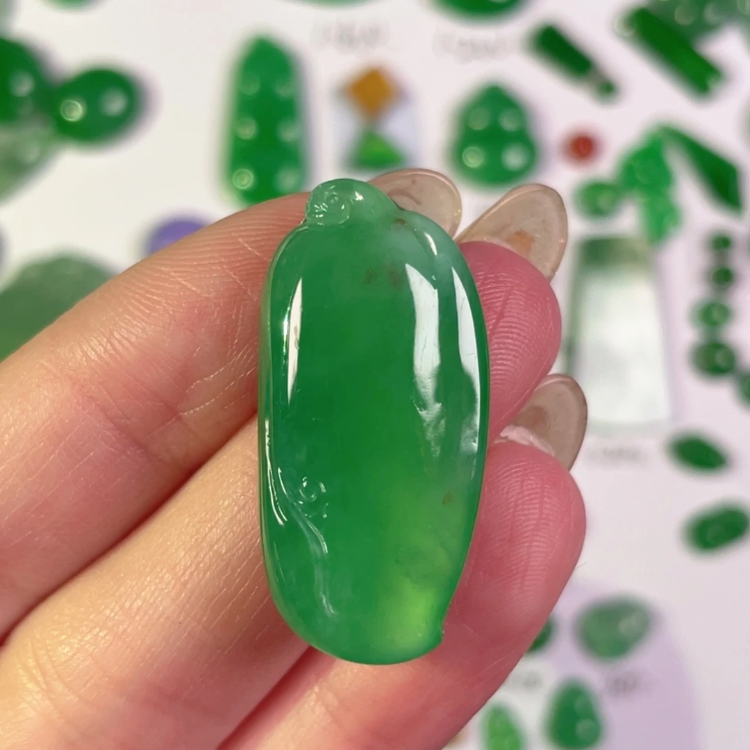 翡翠未镶嵌颈饰裸石