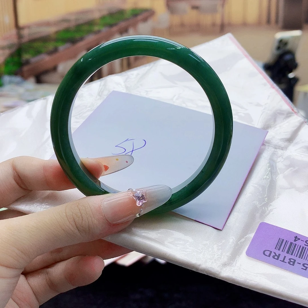 翡翠手镯未镶嵌678990909999009099999