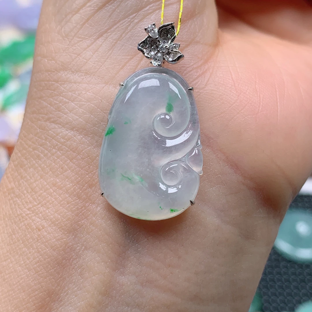 缅甸天然A货翡翠，冰飘花如意 编号233/524尺寸32.8-17.2-3.8