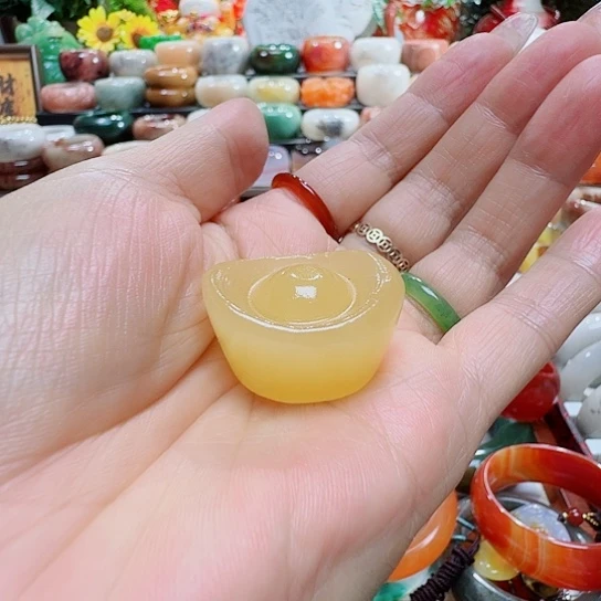 邢***姐石英质玉（黄龙玉）未镶嵌元宝