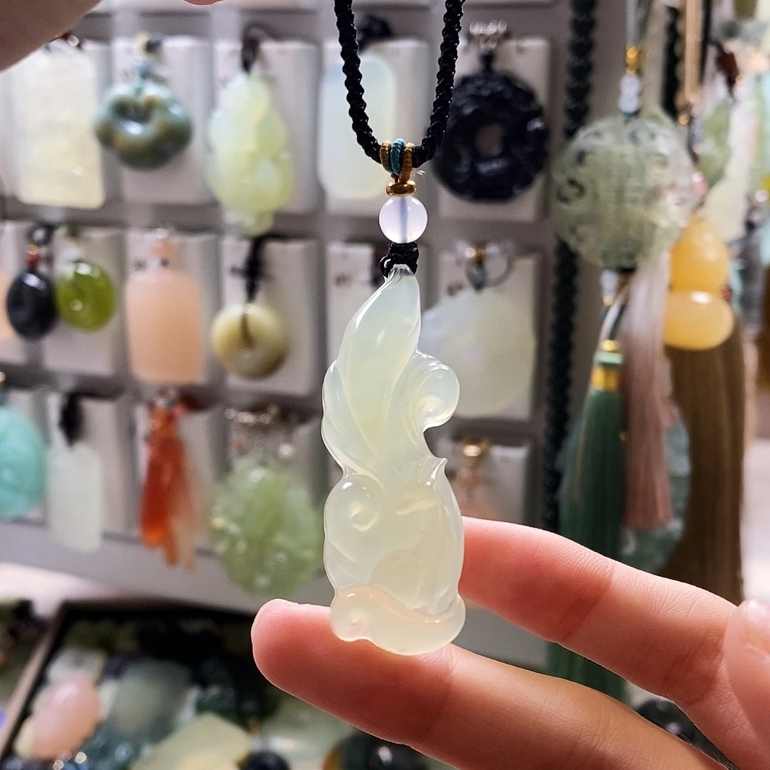 蛇纹石玉未镶嵌颈饰