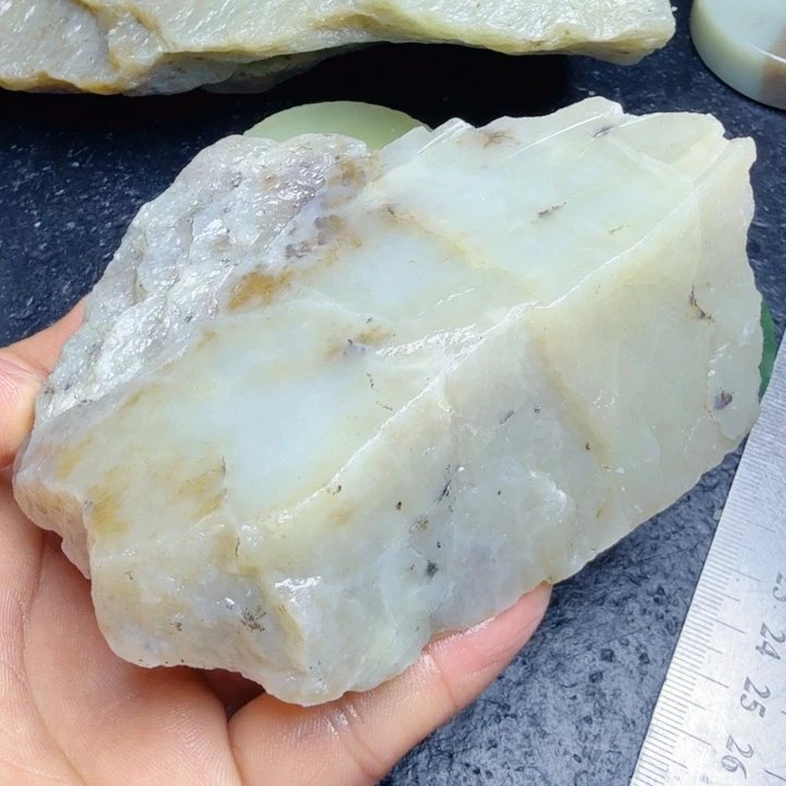 和田玉（糖玉）未镶嵌珠宝奇石