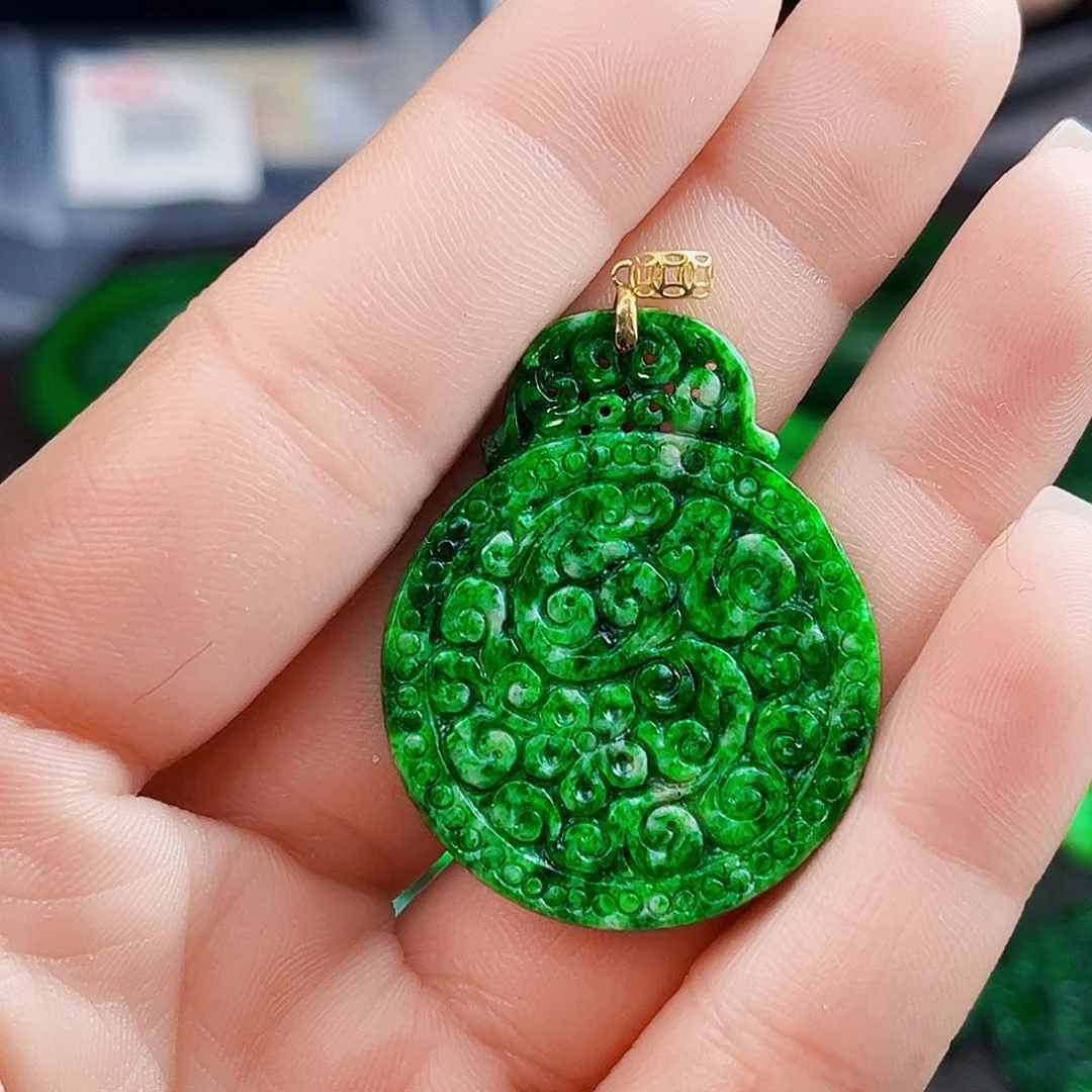 颈饰18K金镶嵌翡翠多样性