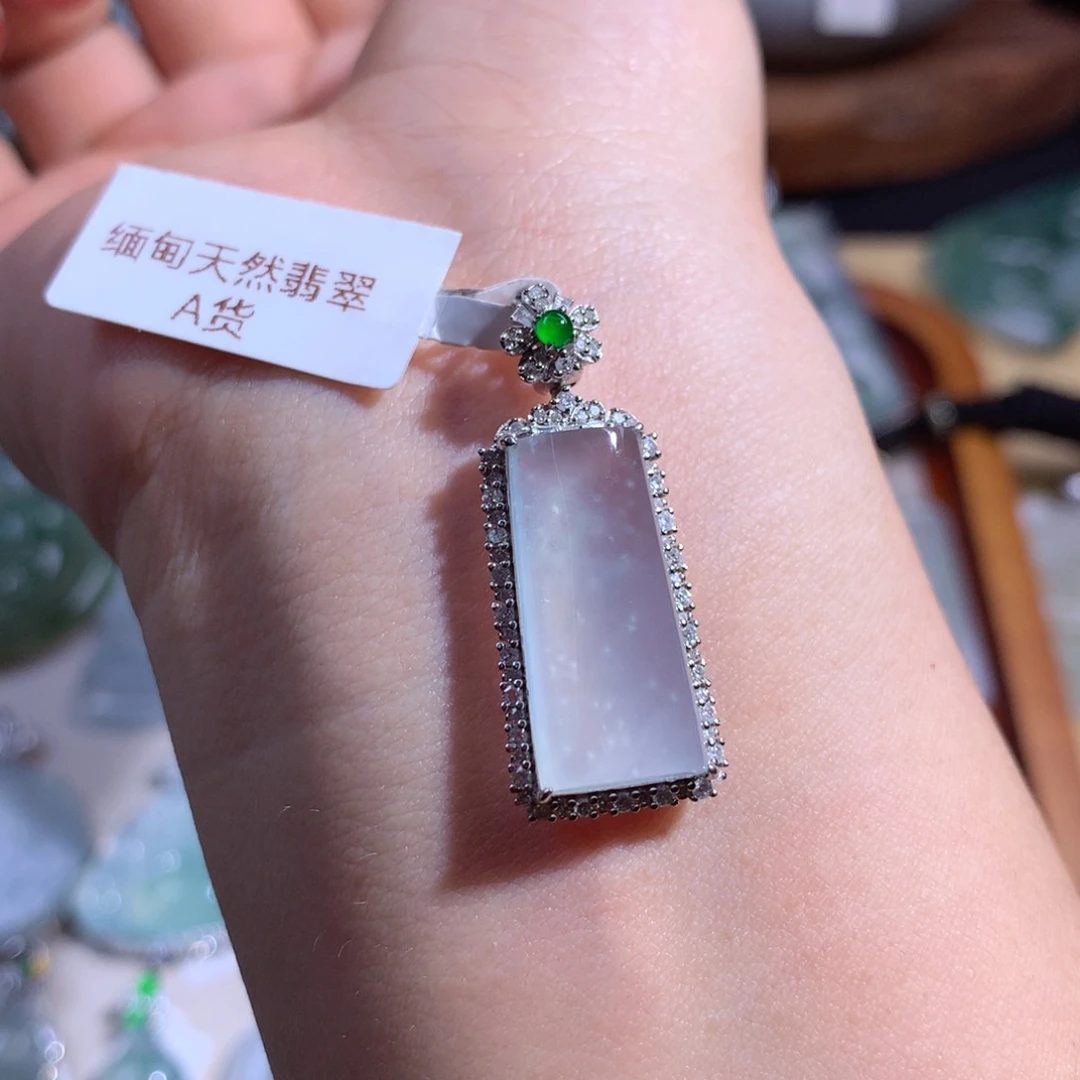 翡翠颈饰18K金镶嵌无事柱