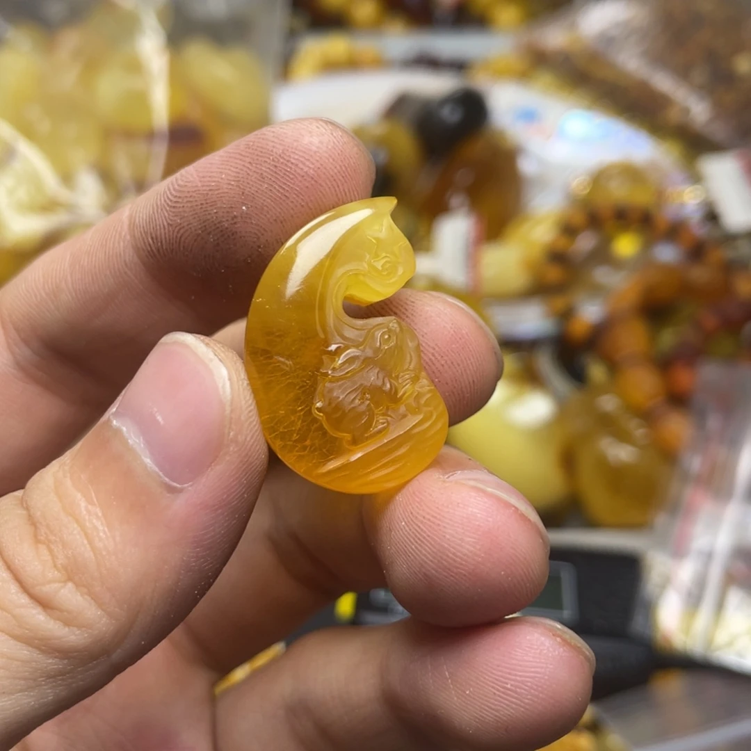 未镶嵌琥珀珠宝奇石
