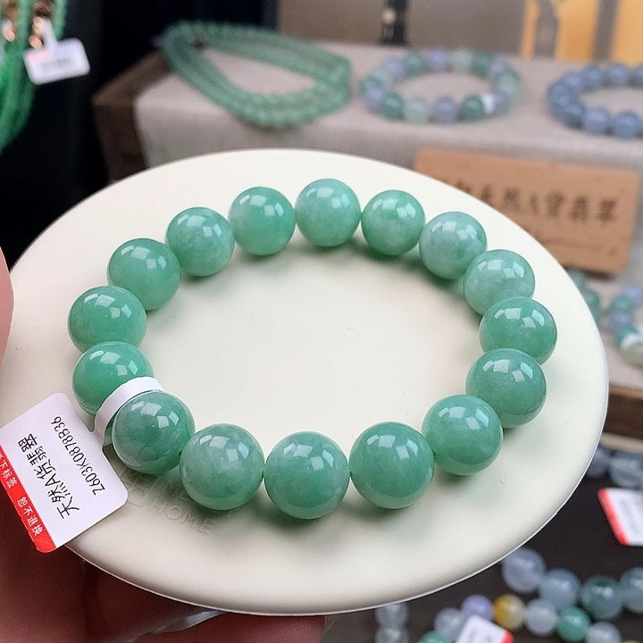 翡翠未镶嵌手链果阳绿，无瑕，漏