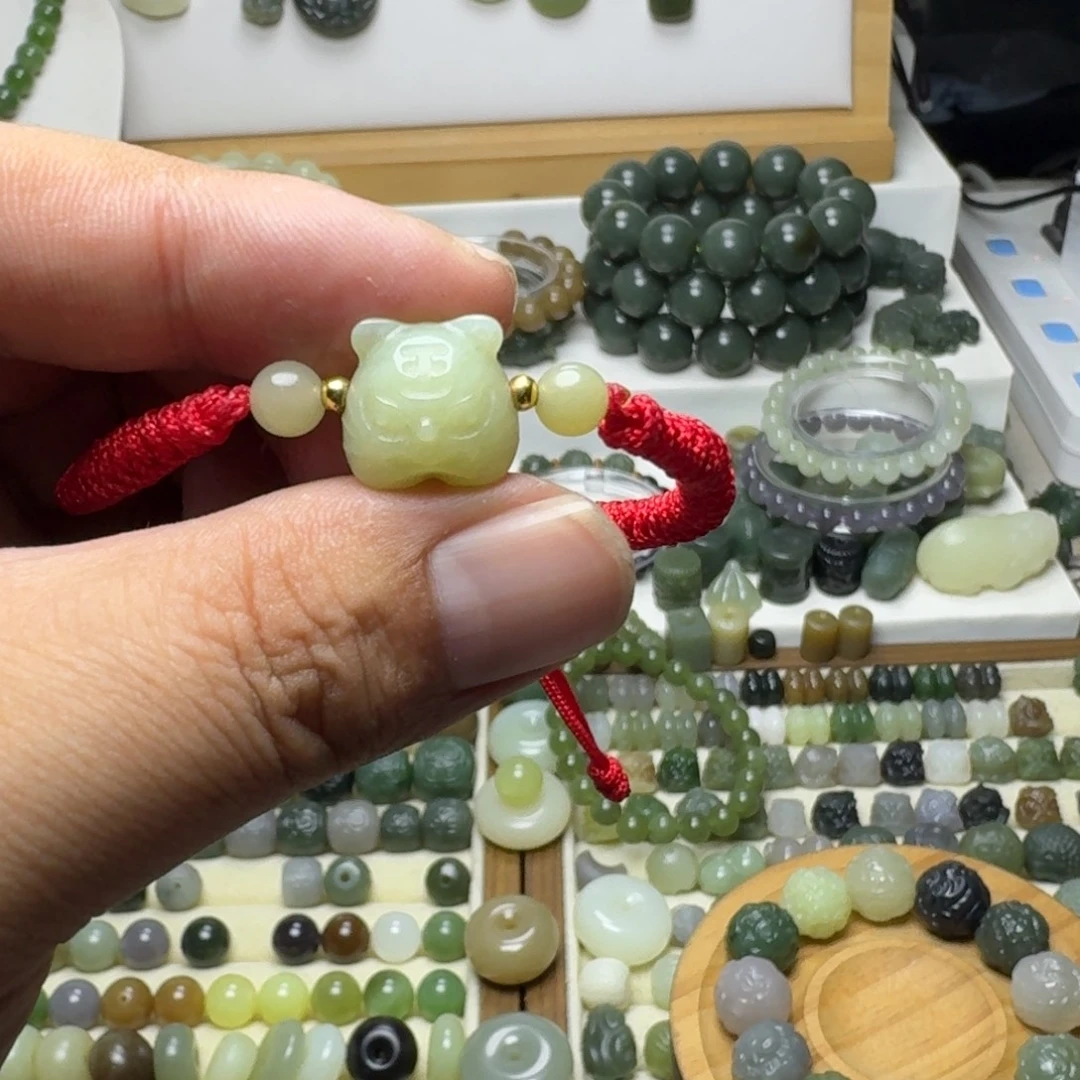 宁***常和田玉未镶嵌珠宝半成品和田玉黄口小老虎13×14㎜