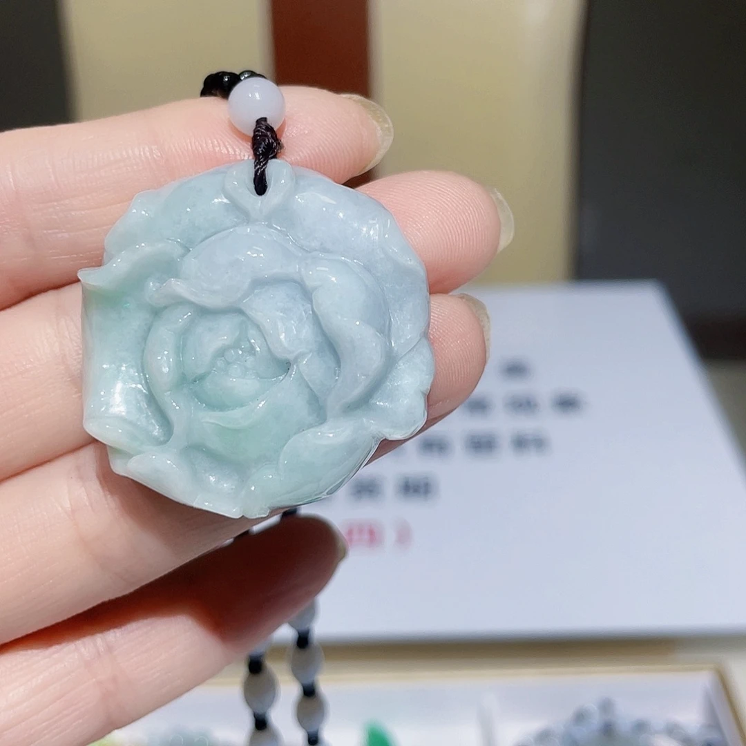 翡翠未镶嵌吊坠(赠链)