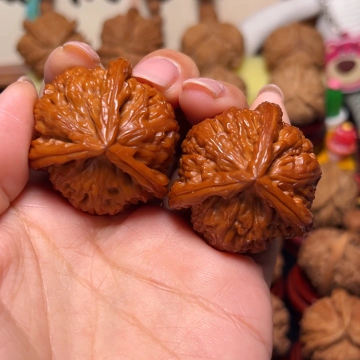 文玩核桃吊坠38全品白狮子奔